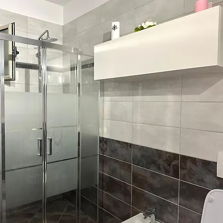 Glenis Vollga Apartment