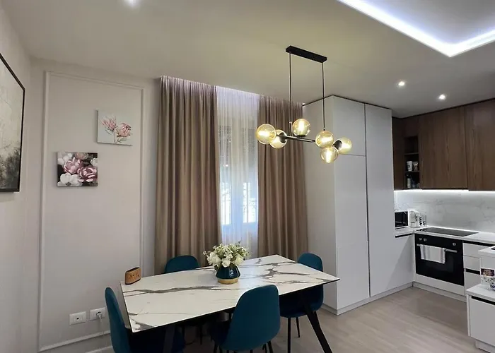 Glenis Vollga * Durrës